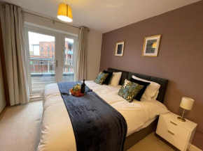 Roseview Luxury 2-Bed Apartment with Huge Balcony